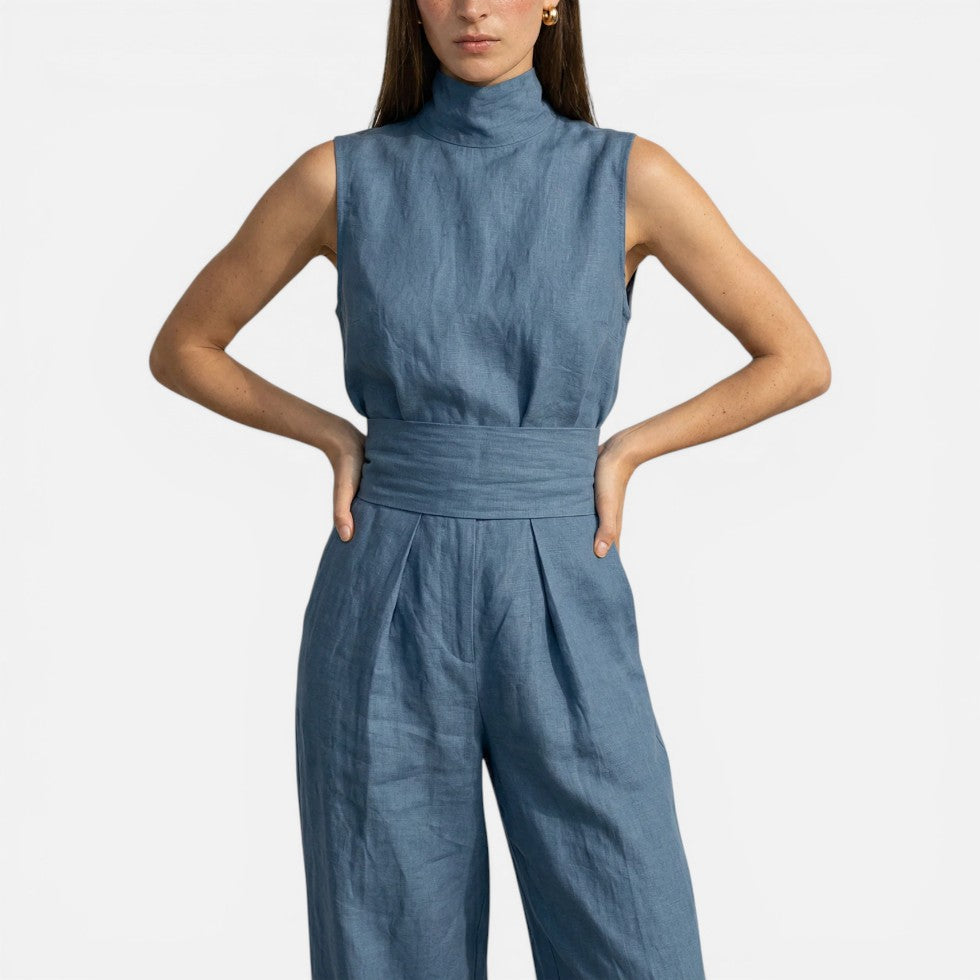 Ærmeløs jumpsuit med vide ben og høj krave