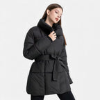 Wattierte Damenjacke mit Bindegürtel