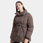 Wattierte Damenjacke mit Bindegürtel