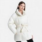 Wattierte Damenjacke mit Bindegürtel