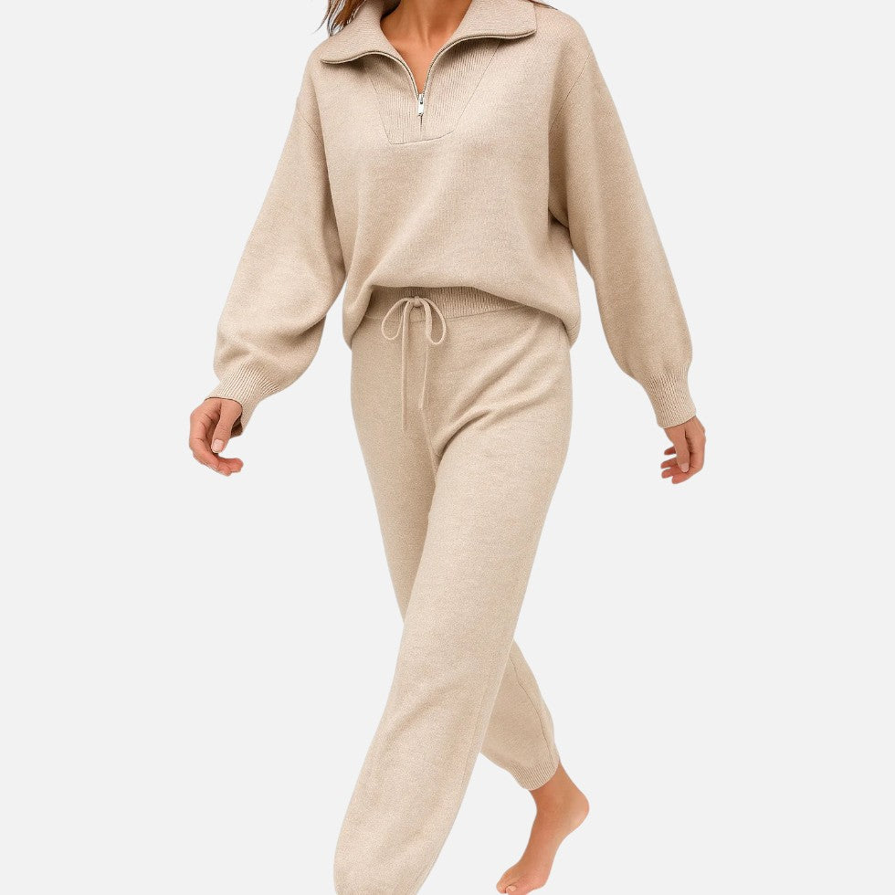 Strickset mit Kragenpullover und Hose