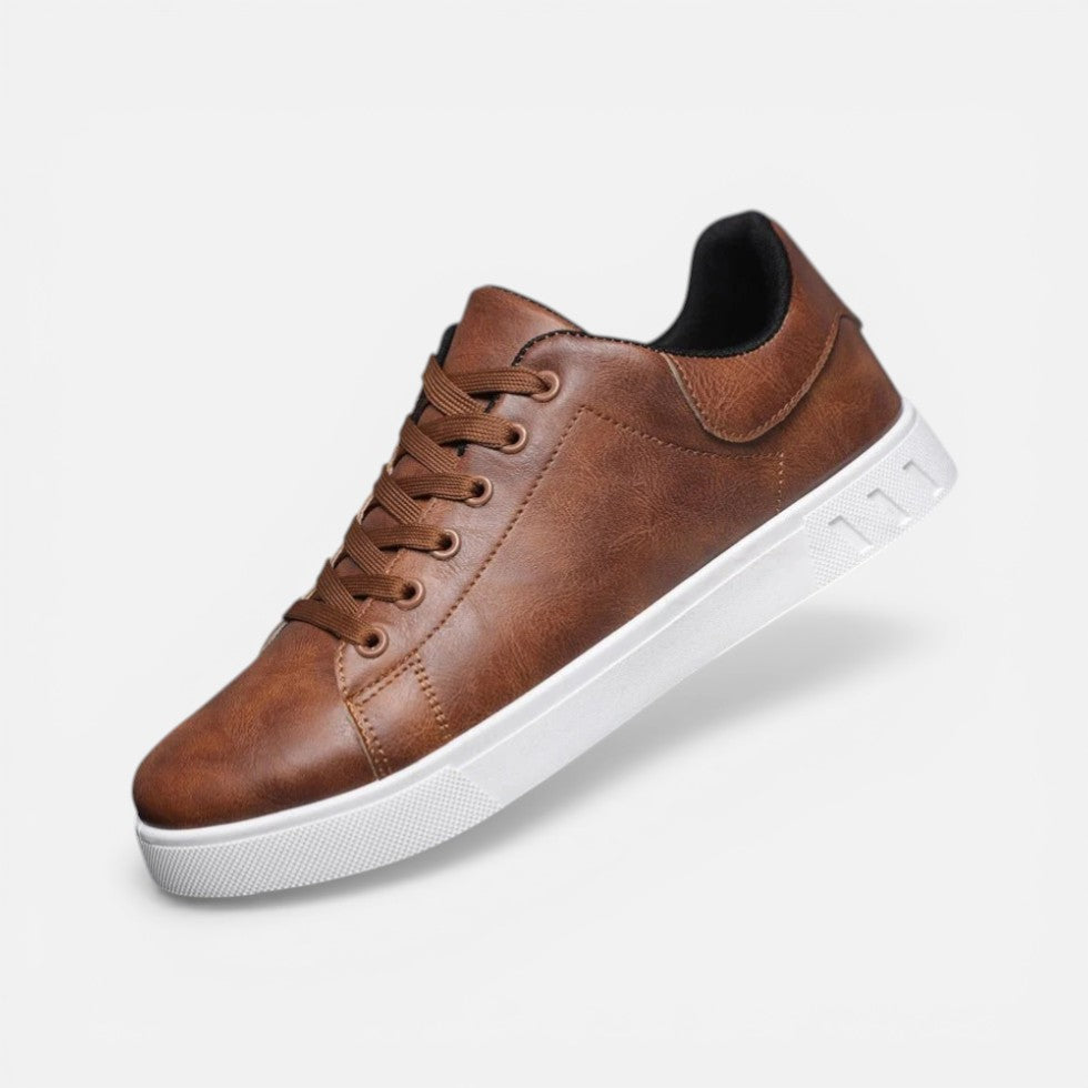 Herresneakers med snørebånd og glat overflade
