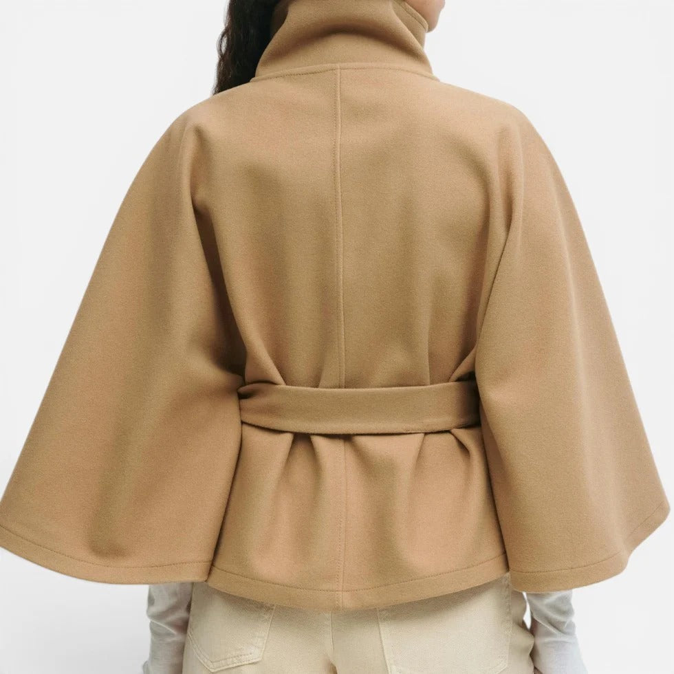 Cape Jacke mit Bindegürtel und Stehkragen