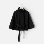 Cape Jacke mit Bindegürtel und Stehkragen