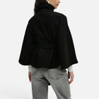 Cape Jacke mit Bindegürtel und Stehkragen
