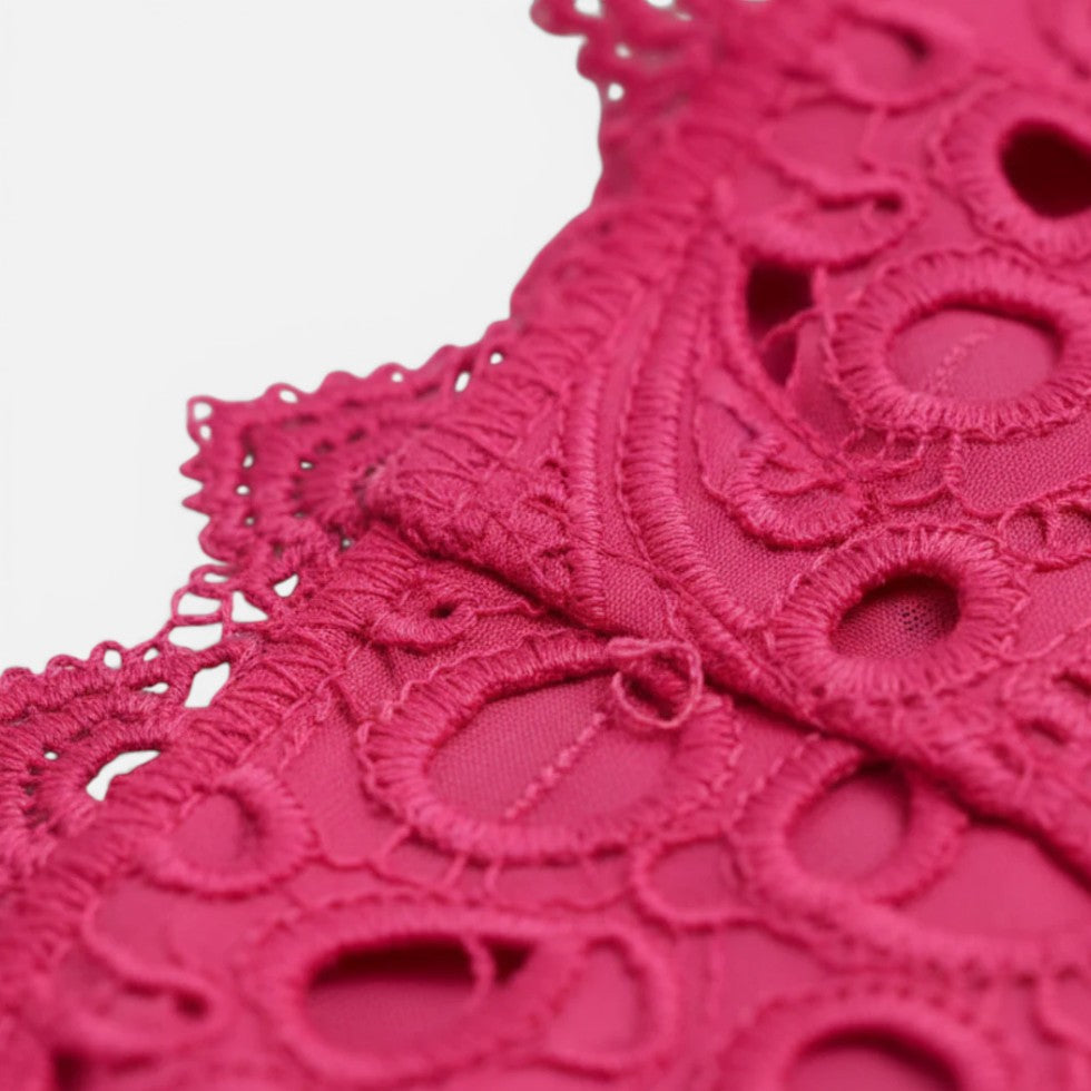 Dame-midikjole med broderi anglaise og korte ærmer