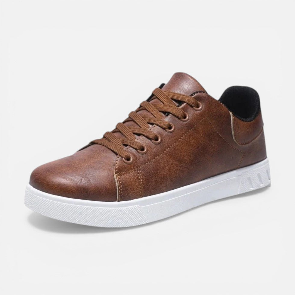 Herresneakers med snørebånd og glat overflade