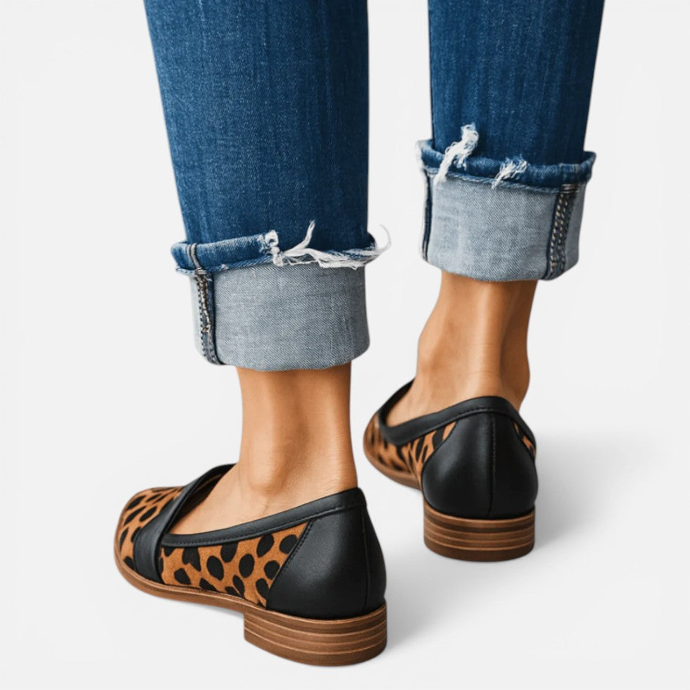 Loafers til damer med spids form og flad hæl