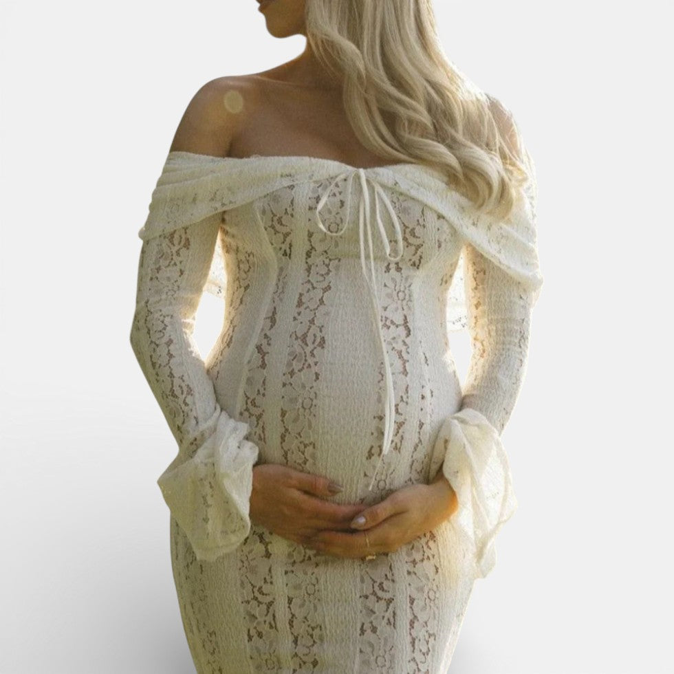Ventekjole med off shoulder-snit og lange blondeærmer