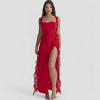 Elegantes Maxikleid mit Rüschenbesatz und Schlitz für den Abend