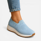 Slip on-sneakers til damer i åndbart strikmateriale