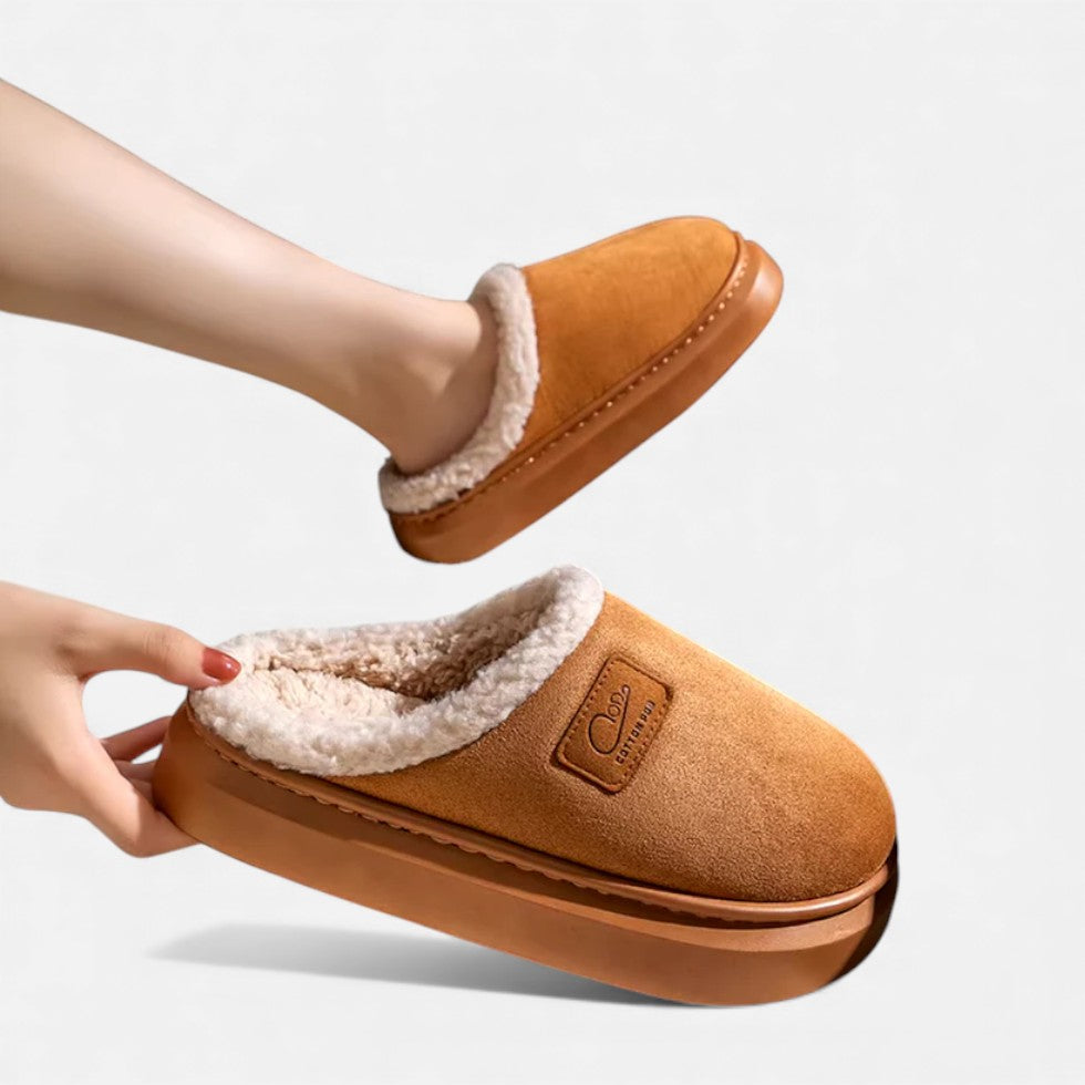 Gefütterte Hausschuhe mit Warmfutter
