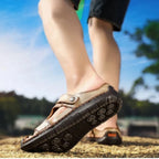 Herren Clogs mit Riemen und offenen Einsätzen