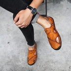 Herren Clogs mit Riemen und offenen Einsätzen