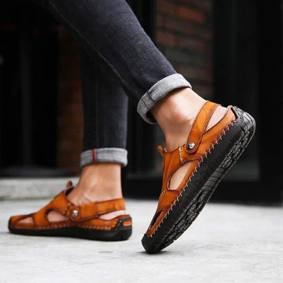 Herren Clogs mit Riemen und offenen Einsätzen